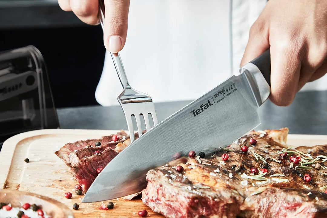 Tefal Ever Sharp Kochmesser, 16,5 cm, integrierter Messerschärfer in der Hülle, Scheibe, schneidet u