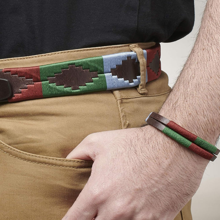 PELPE Argentinischer Ledergürtel mit passender Schnur und Lederarmband. Auf Leder gestickter Gürtel