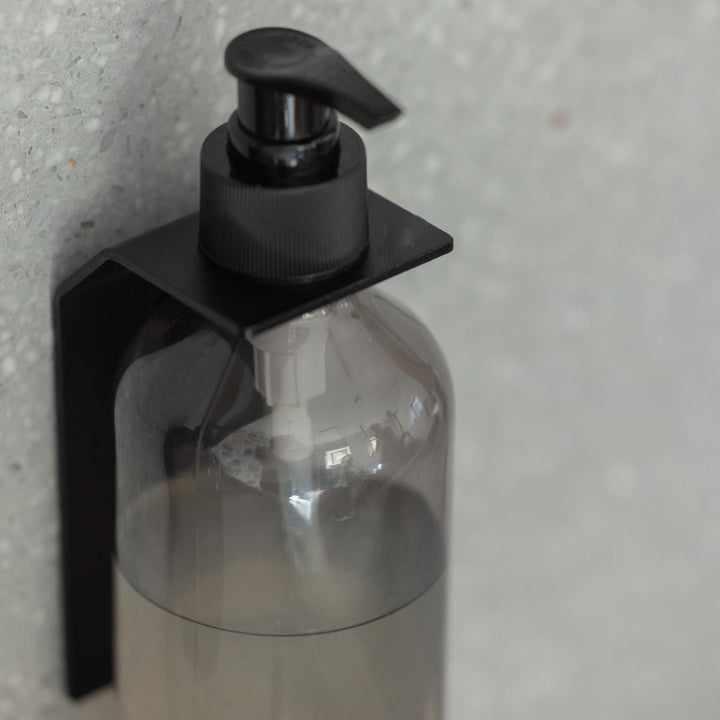 YOUS® Premium Seifenspender mit Halterung aus Metall Soap Opera(Tor) Plus inklusive Flaschen (Verkeh