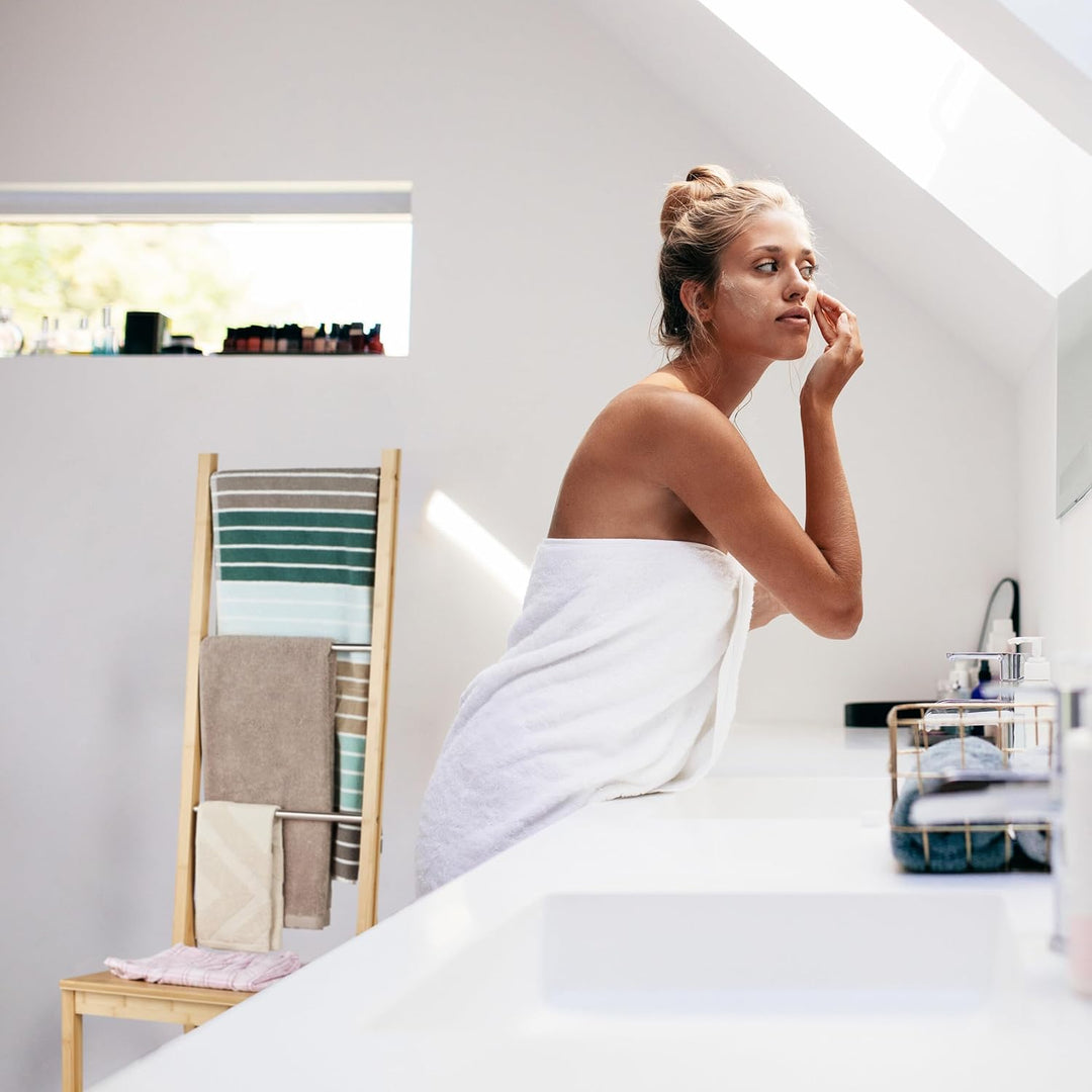 Relaxdays Herrendiener mit Ablage, Bambus, Edelstahl, HBT: 133 x 40 x 42 cm, Kleiderstuhl, Handtuchs