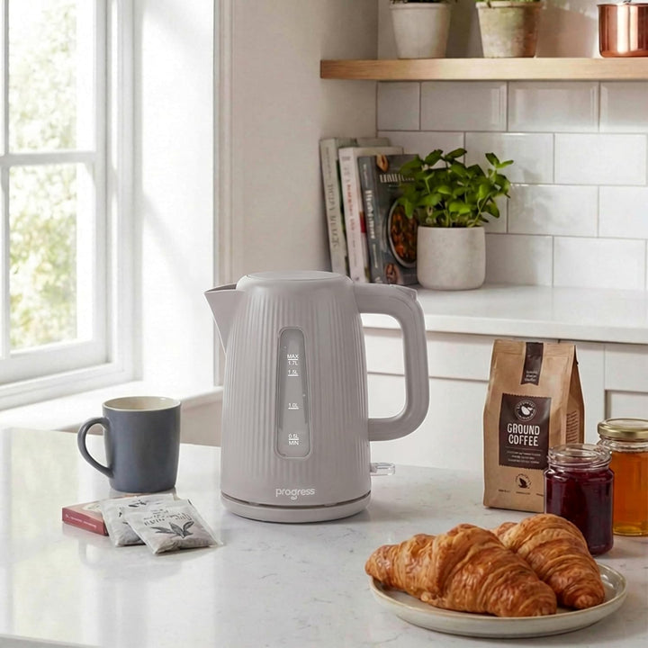 Progress Mellow Elektrischer Wasserkocher – 1,7 L Fassungsvermögen, Abnehmbarer Kalkfilter, 360°-Dre