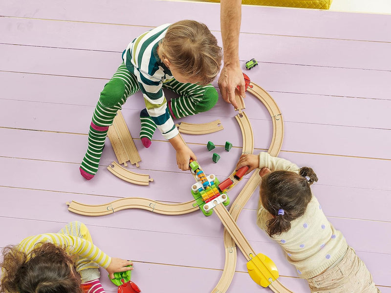 BRIO World 33727 Mein erstes Bahn Spiel Set - Zug mit Waggon, Schienen & Hängebrücke für Kleinkinder