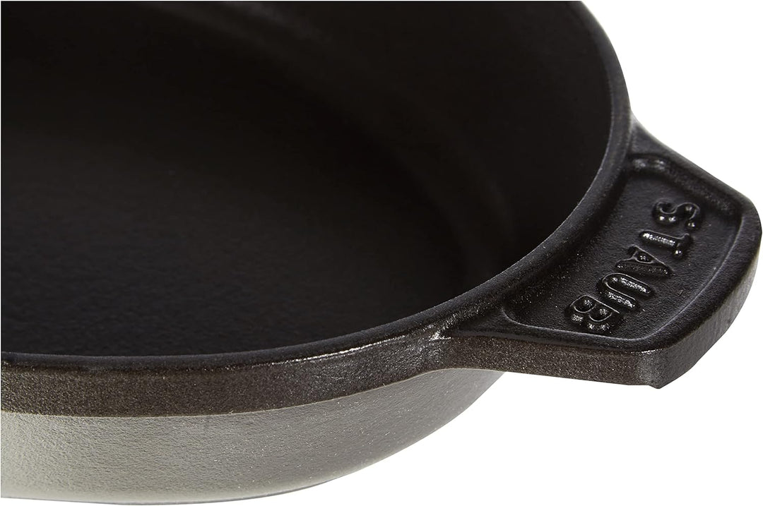 Staub 40509-582-0 Auflaufform, oval 23 x 17 cm, 1 L mit mattschwarzer Emaillierung im Inneren der Au