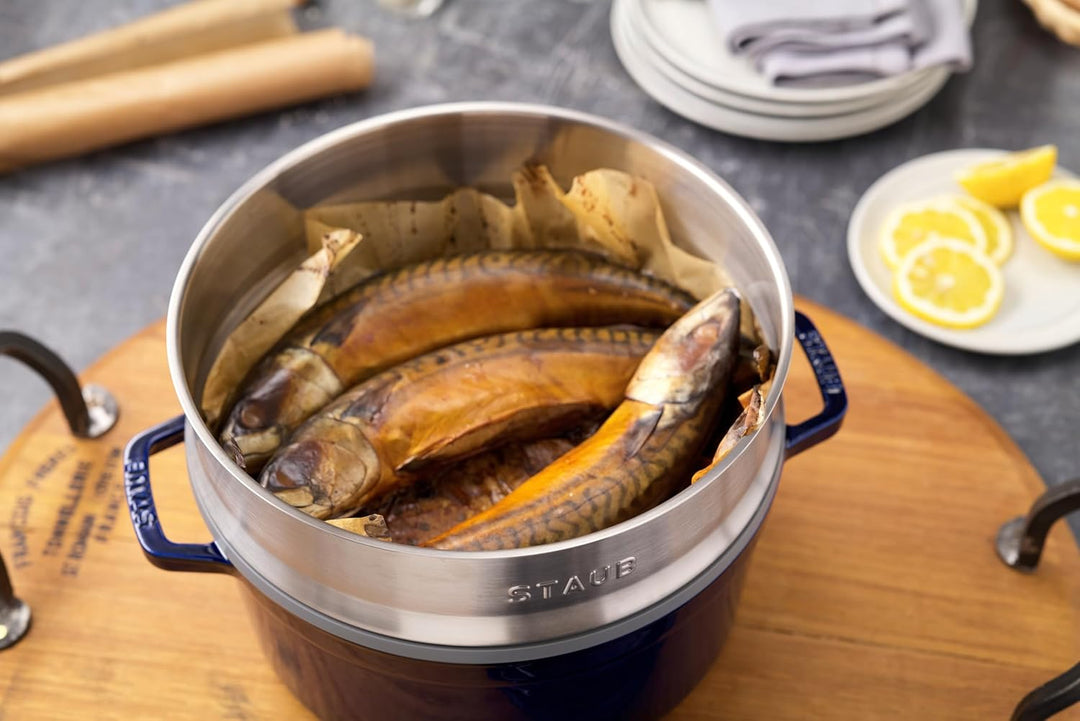 STAUB Gusseisen Bräter/Cocotte, mit Dämpfeinsatz, Rund 26 cm, 5,2 L, Aromaregen Funktion, Für alle H