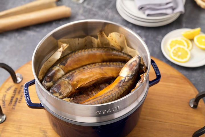 STAUB Gusseisen Bräter/Cocotte, mit Dämpfeinsatz, Rund 26 cm, 5,2 L, Aromaregen Funktion, Für alle H