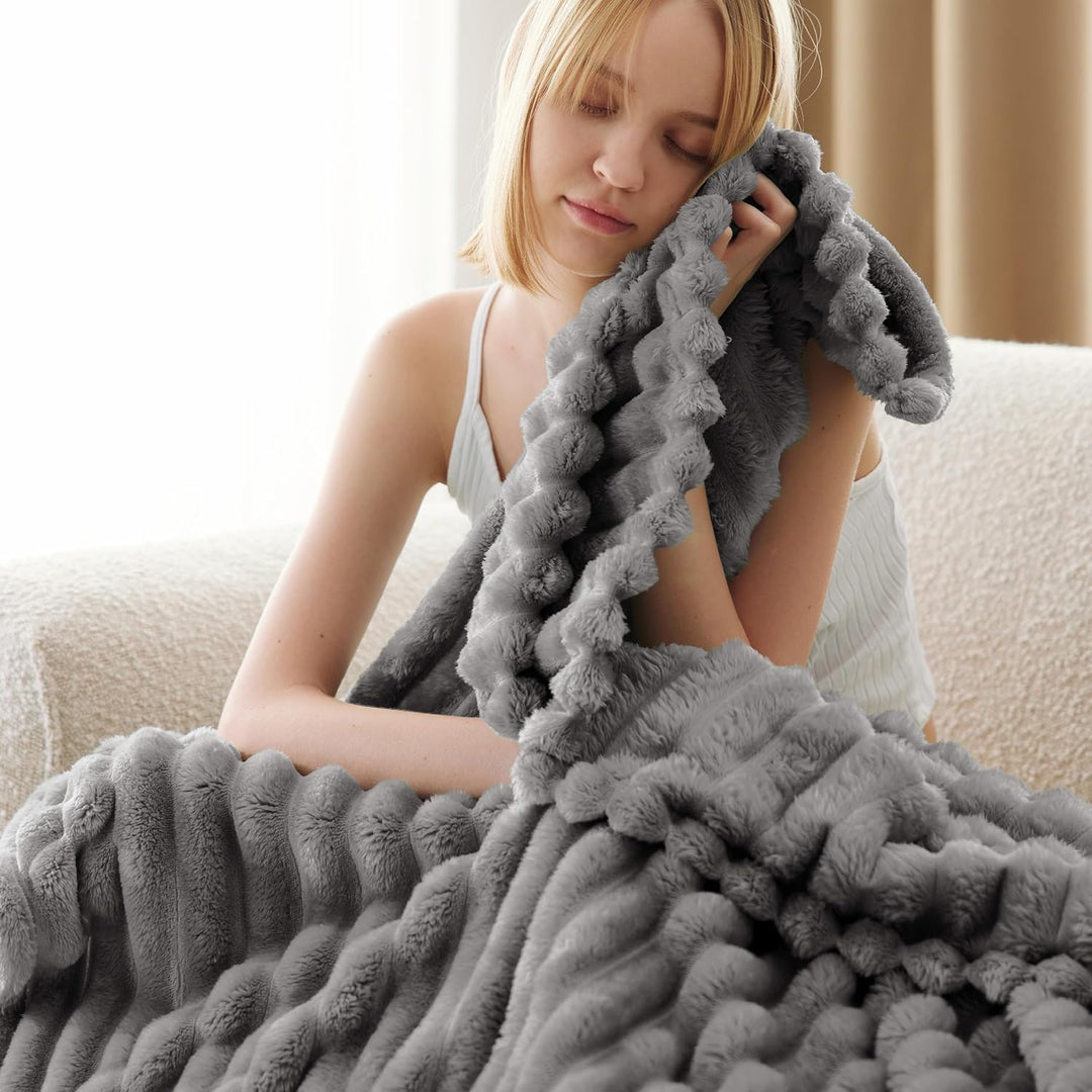 BEDSURE Kuscheldecke für Zimmer Deko - Wolldecke & Fleecedecke, Sofadecke, Weiche Warme Grobe Kordde