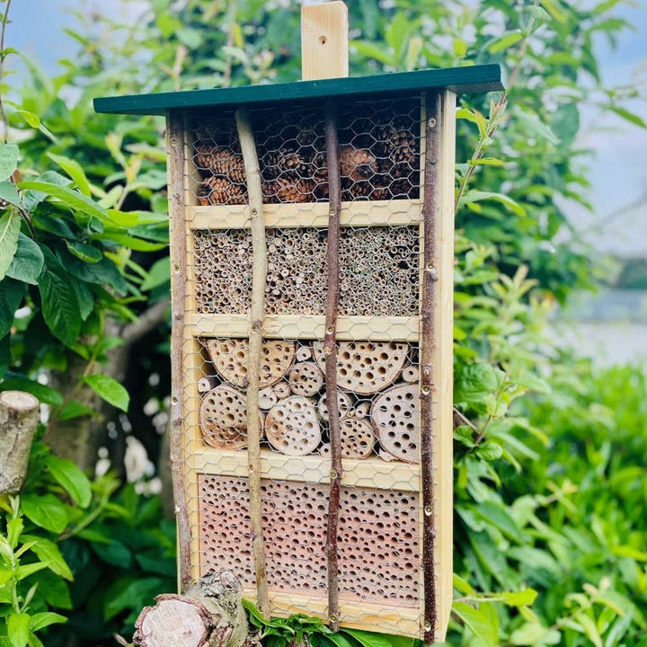 DARLUX handgefertigtes, hochwertiges Holz Insektenhotel XL Wildbienen-Nisthilfe Insektenhaus Natur/G