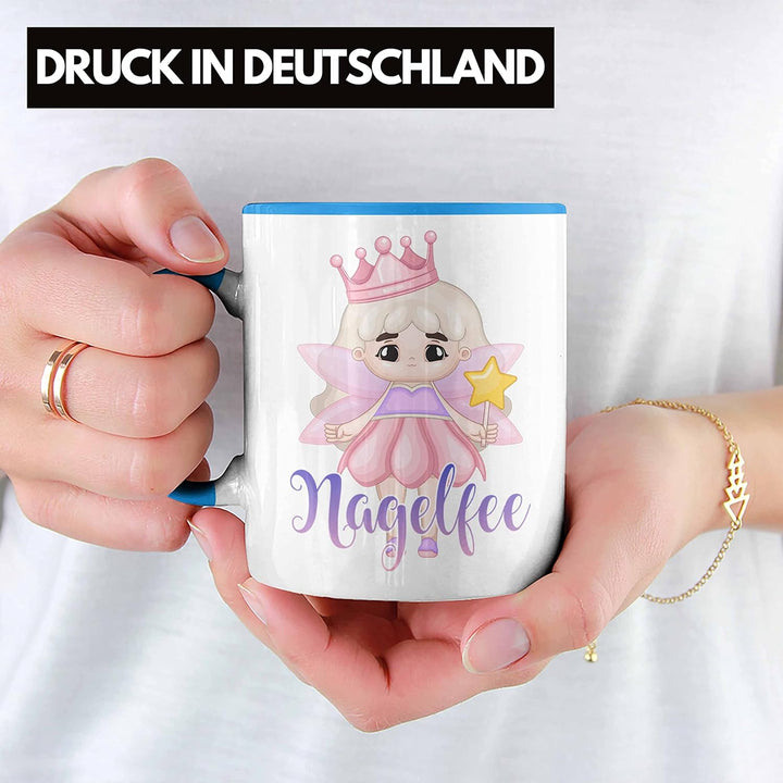 Trendation - Nagel-Fee Tasse Geschenk Nagelstudio Mitarbeiterin Gel-Nägel Spruch Süsse Grafik (Blau)