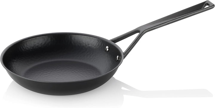 kela 12600 Bratpfanne aus Eisen, Voreingebrannte Eisenpfanne, Induktionsgeeignet, Ø 20 cm, Schwarz,