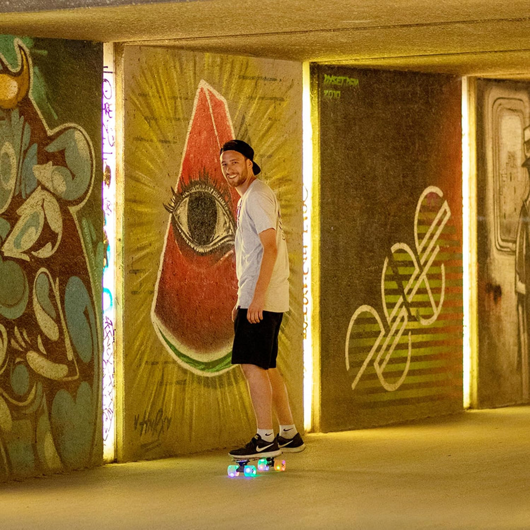 Schildkröt® Retro Skateboard Free Spirit, Premium Beach Board mit verschiedenen Deckdesigns, leuchte