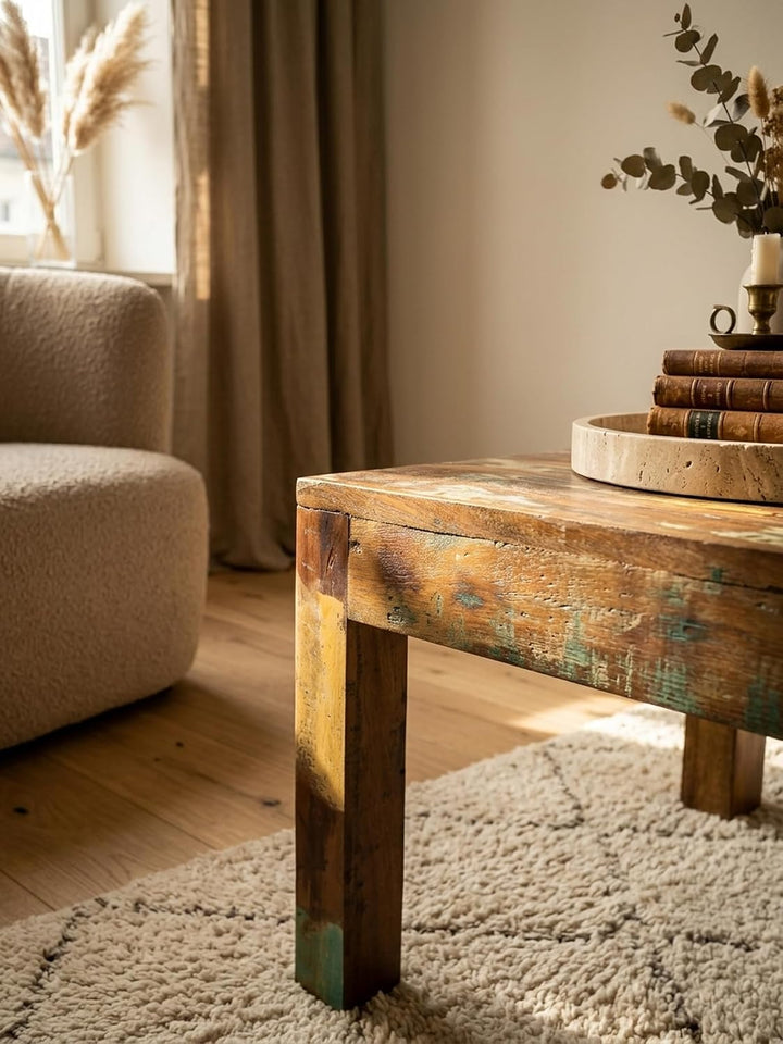 KADIMA DESIGN Rustikaler Couchtisch: Recyceltes Mango-Holz, Shabby-Chic-Design, robust, Klarlack-Bes