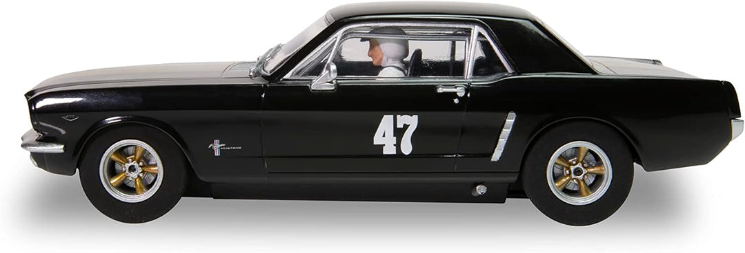 Ford Mustang, schwarz und goldfarben