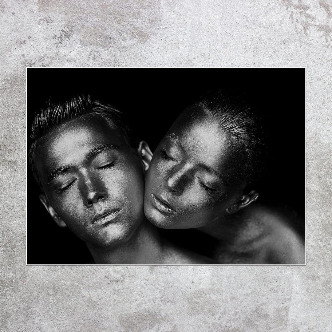 wandmotiv24 Poster als Wanddeko, Grösse Din A0, sinnliches Paar Foto, Models, Schwarz Weiss, Silber,