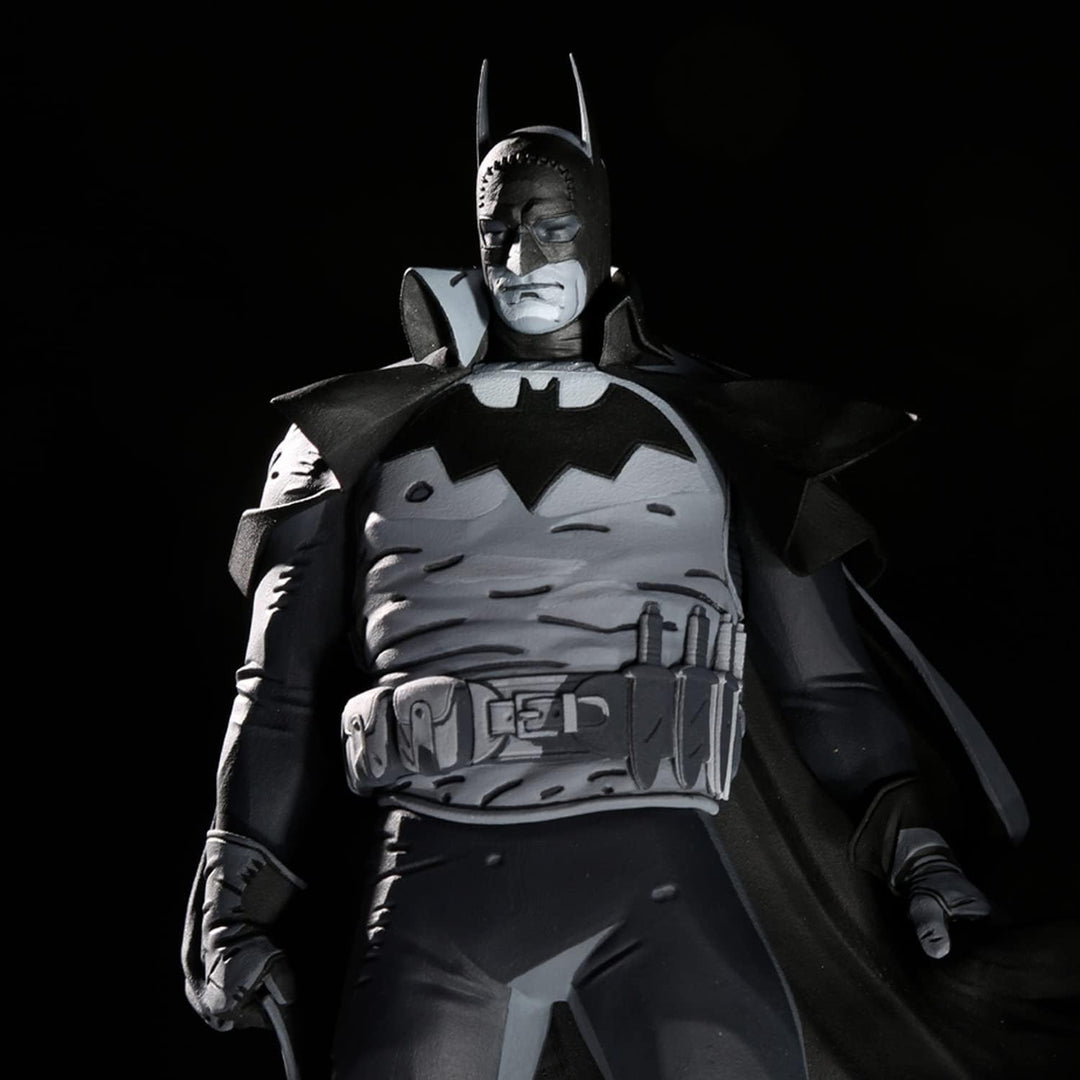 DC Direct Batman Statue aus Kunstharz, 1:10, Schwarz/Weiss, Batman