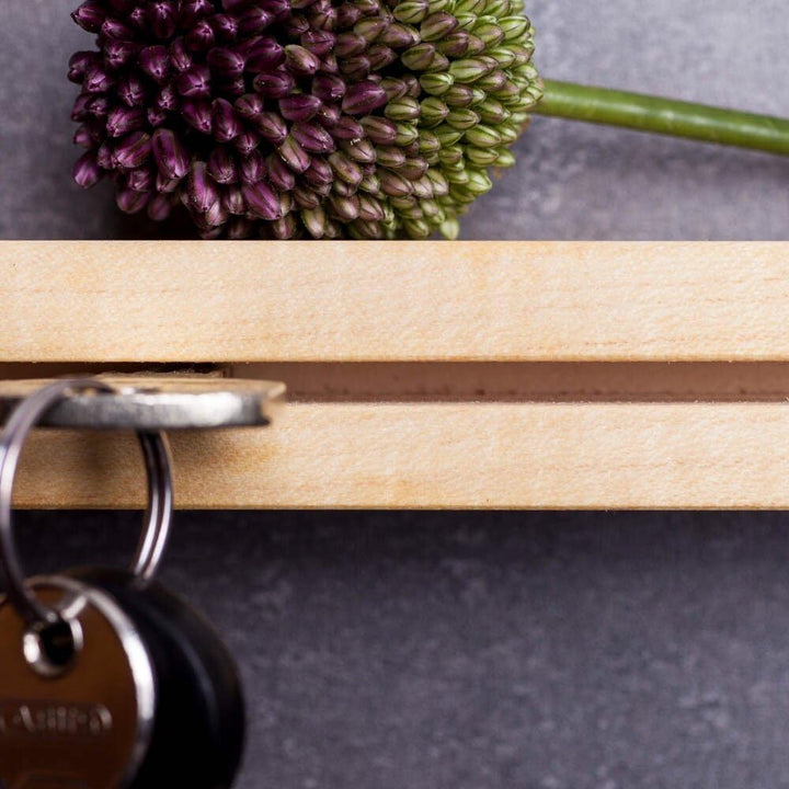 WOODS Schlüsselbrett Holz mit Ablage I Nut - Schlüsselhalter modern I Wanddekoration aus Holz handge