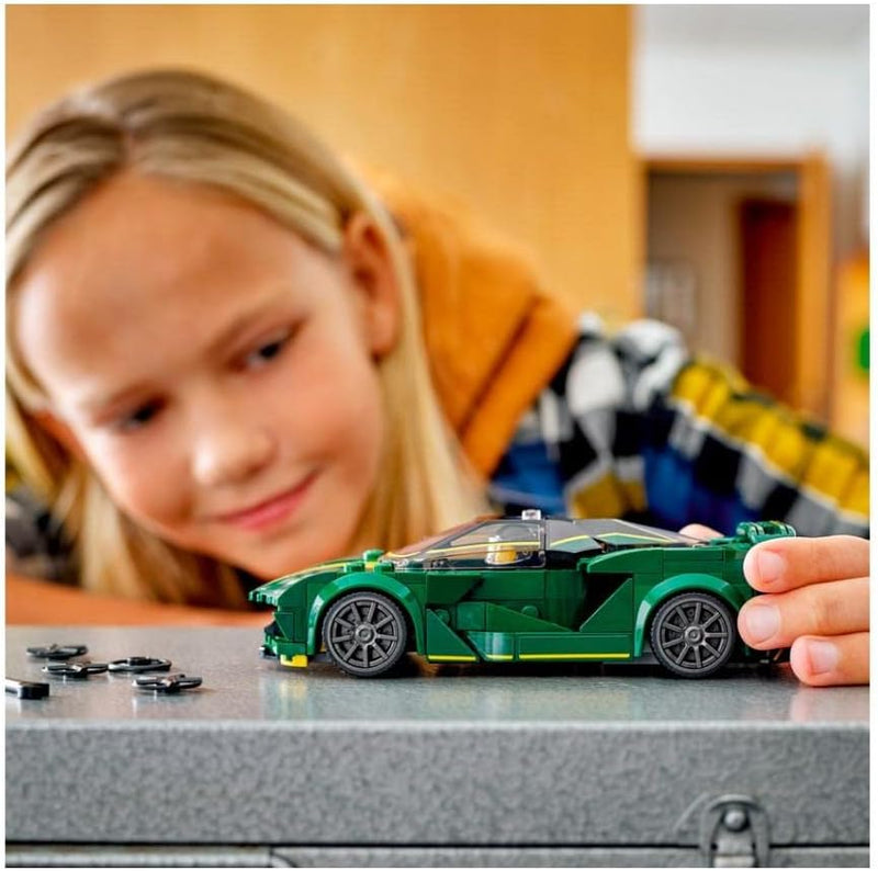 LEGO Speed Champions Lotus Evija, Bausatz für Modellauto, Auto-Spielzeug mit Cockpit für 2 Figuren,