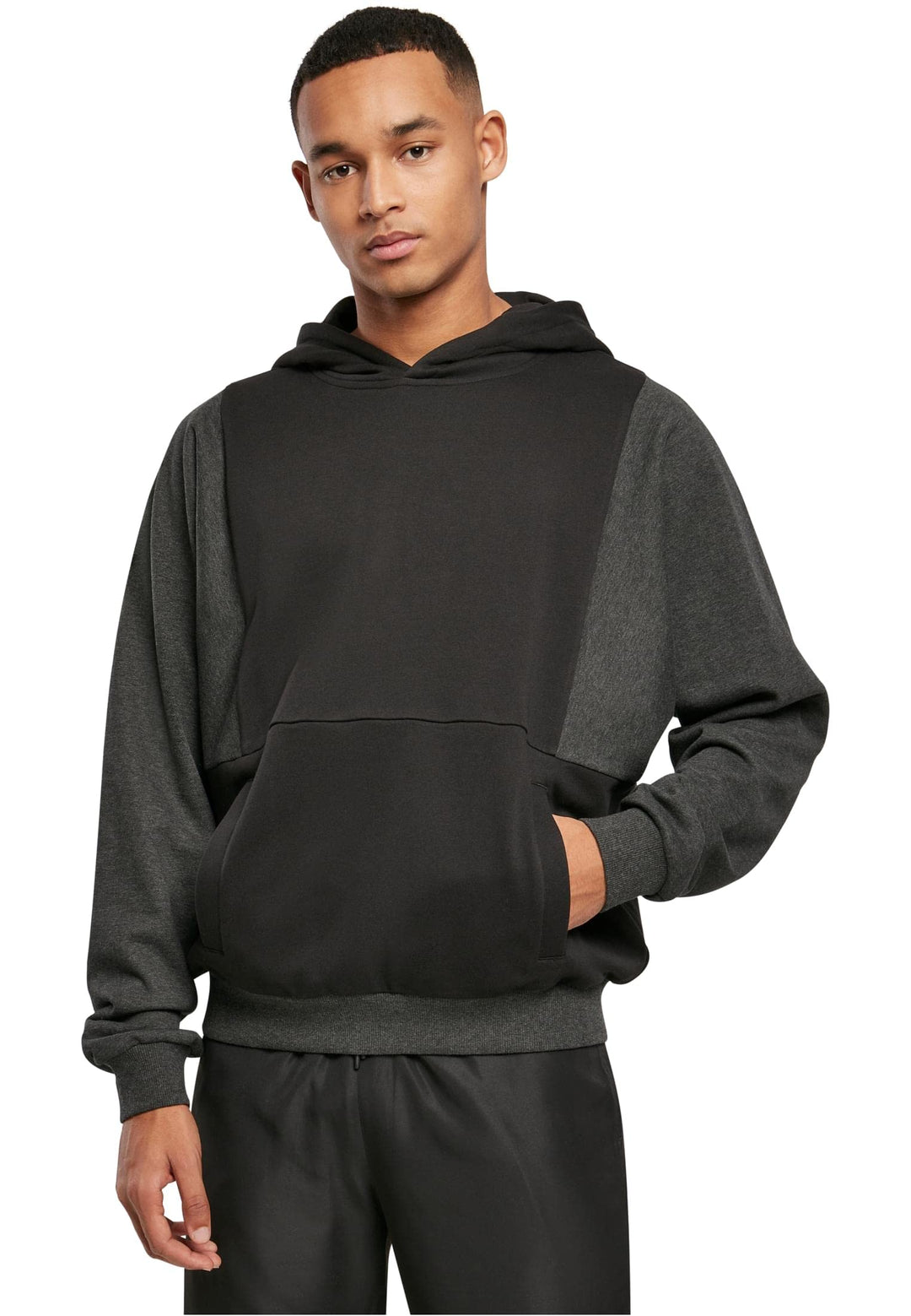 Urban Classics Cut On Sleeve Hoody, Männer Kapuzenpullover in Loose Fit Passform mit zwei Taschen an