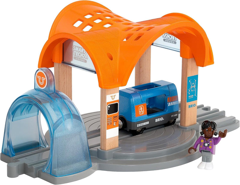 BRIO World 33973 Smart Tech Sound Bahnhof mit Action Tunnel Zubehör für die BRIO Holzeisenbahn Inter