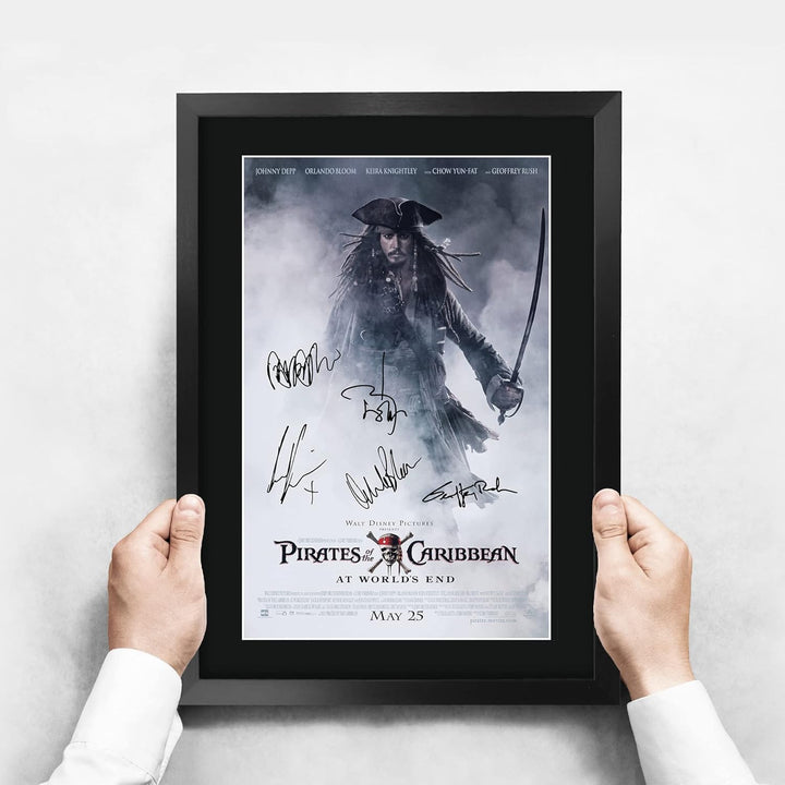 HWC Trading FR A3 Pirates of the Caribbean 3 At World's End Jonny Depp Geschenke Geduckter Poster Si
