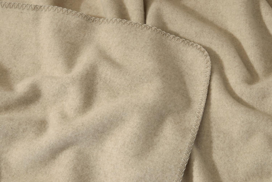 Wohnen & Accessoires GmbH & Co. KG Kaschmirdecke, Wolldecke aus 100% Kaschmir Amalfi Creme-beige 150