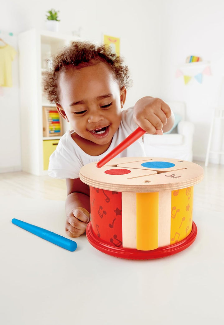 Hape Doppelseitige Holztrommel - Musikspielzeug für Kleinkinder, beidseitige Trommelflächen und stab