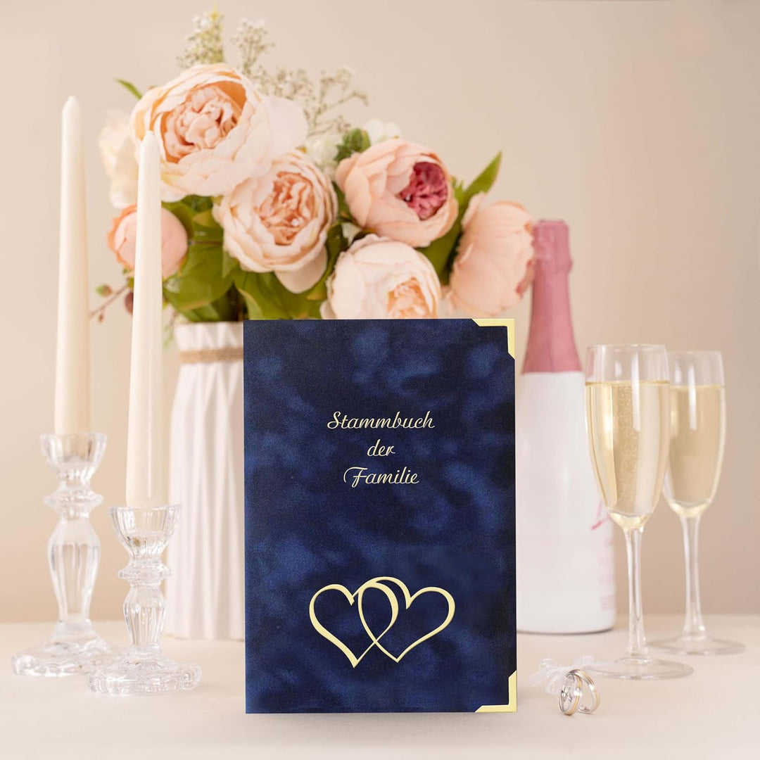 BERLIN Stammbuch der Familie Hochzeit – Dunkelblaues Velours-Stammbuch mit Herzprägung – Sonderforma