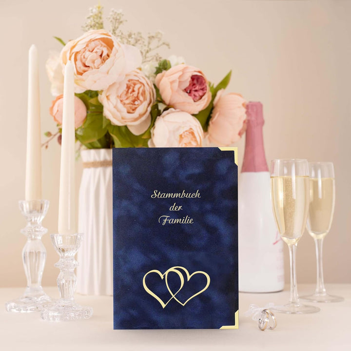 BERLIN Stammbuch der Familie Hochzeit – Dunkelblaues Velours-Stammbuch mit Herzprägung – Sonderforma