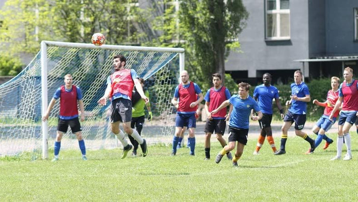 Fussball Leibchen Set 10 Stück: 2 Farben - 5 von jeder Farbe, für Kinder und Erwachsene, Markierungs