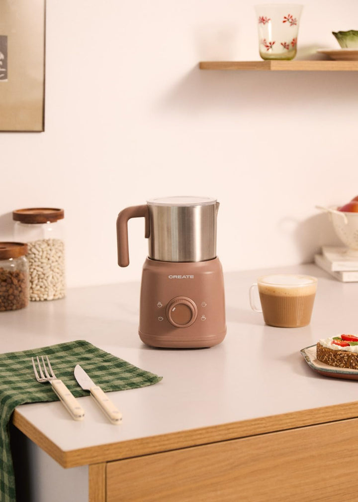 CREATE/MILK FROTHER RETRO/Milchaufschäumer und -erhitzer mit abnehmbarem Krug Mokka/Magnetische Dreh