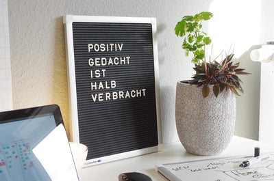 Legamaster PREMIUM Rillentafel 40x30cm - hochwertiges Letterboard - schwarze Tafeloberfläche mit Gum