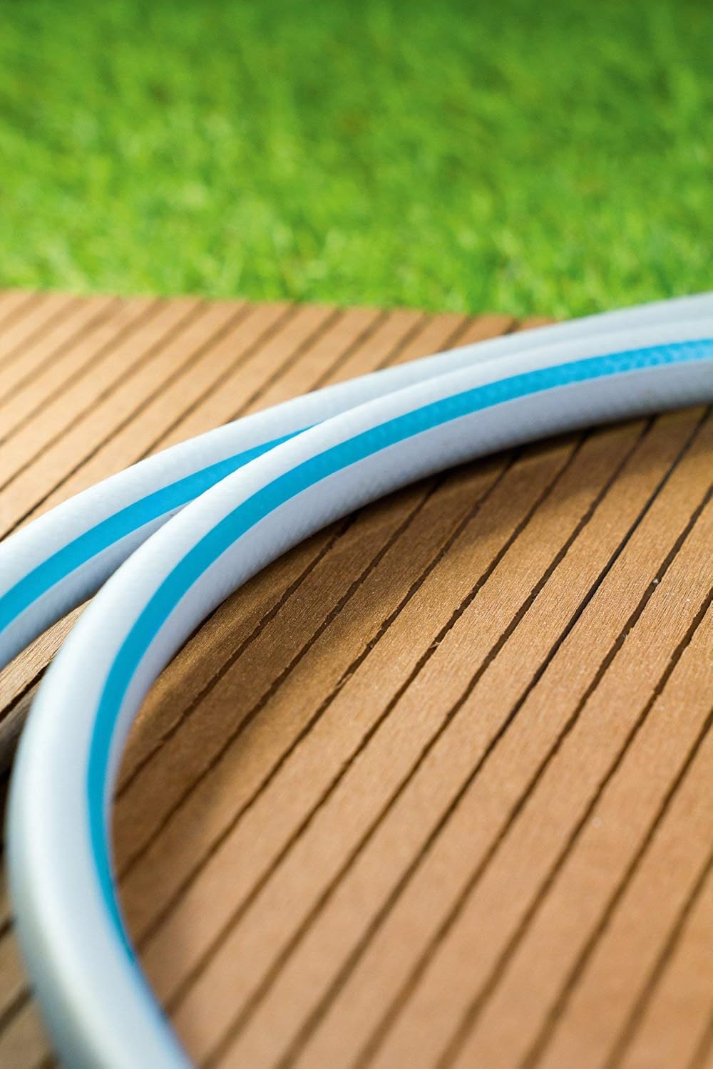 Cellfast Gartenschlauch BASIC 3-lagiger Schlauch mit dauerhafter Verstärkung aus Garn höchster Quali