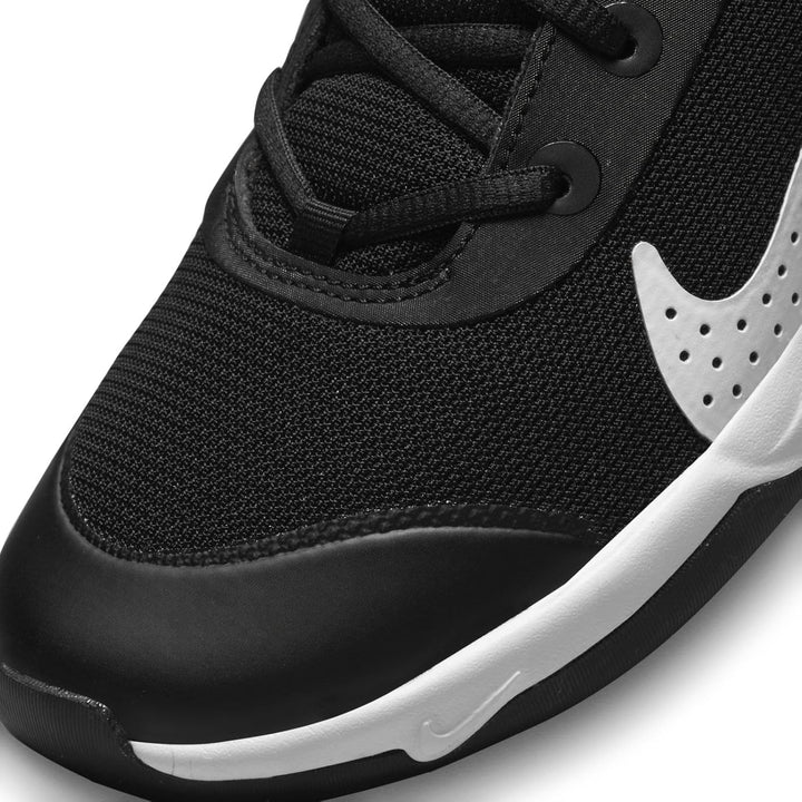 Nike Unisex Kinder Omni Sneaker 35.5 EU Black White, 35.5 EU Black White