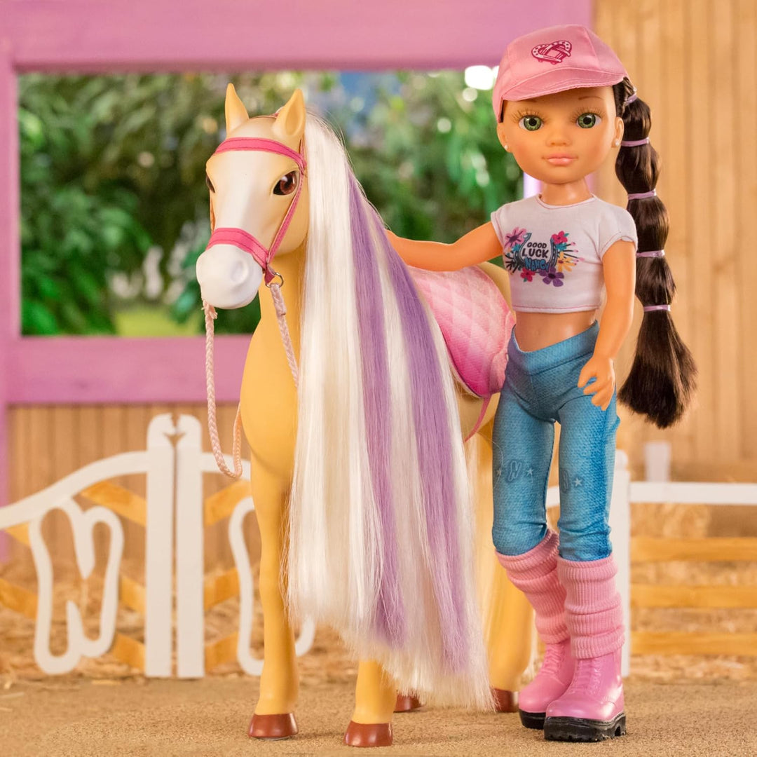 NANCY - A Day with her Horse, Modepuppe mit Pferd, Pflegezubehör, Bürstenschwamm, der die Farbe des