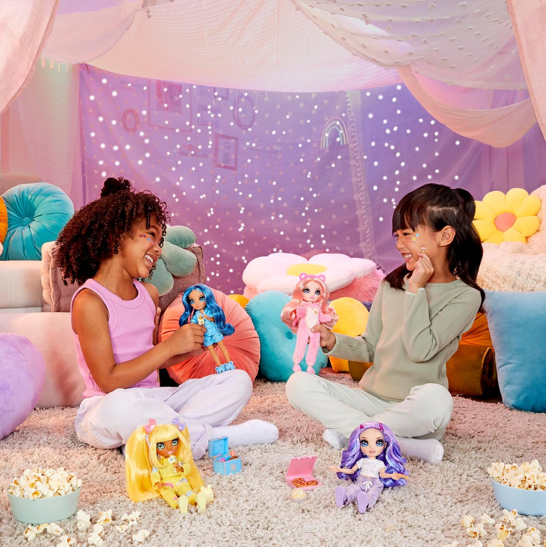 Rainbow High Junior High PJ Party - Sunny (Gelb) - 22 cm Puppe mit weichem Einteiler, Hausschuhen un