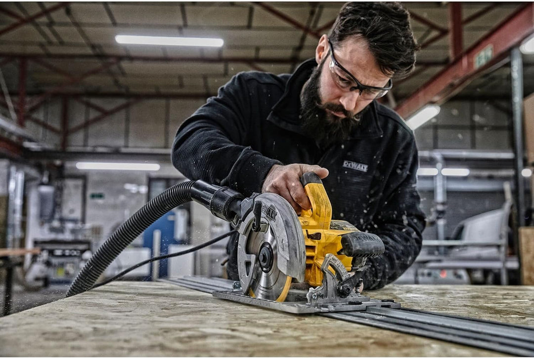 DeWalt Handkreissäge (1,350 Watt, 61 mm Schnitttiefe, Sägeblatt-Ø 190/30 mm, inkl. Schutzhauben-Aufs