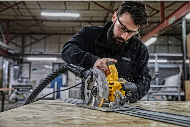 DeWalt Handkreissäge (1,350 Watt, 61 mm Schnitttiefe, Sägeblatt-Ø 190/30 mm, inkl. Schutzhauben-Aufs