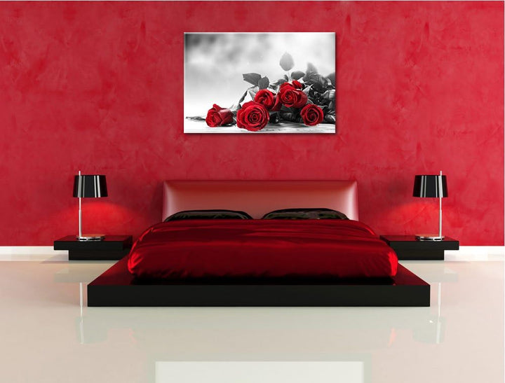 schöner Rosenstrauss auf Tisch schwarz/weiss Format: 100x70 auf Leinwand, XXL riesige Bilder fertig