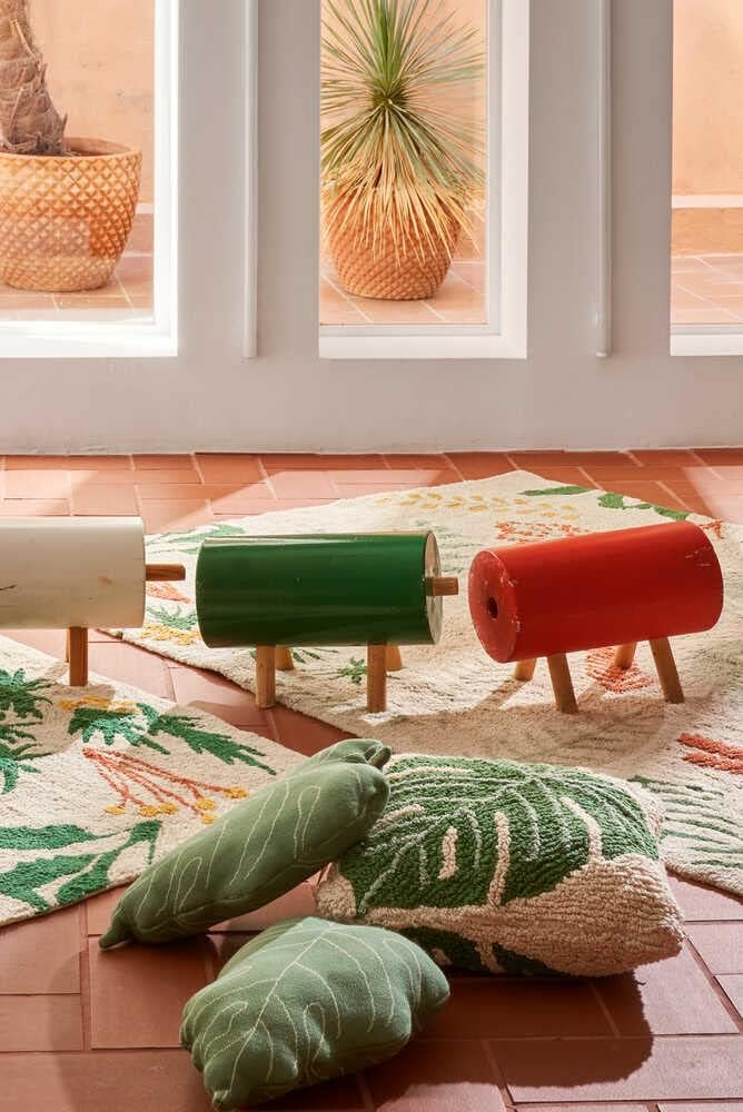 Lorena Canals Waschbares Kissen BABYLEAF für Kinderzimmer in der Farbe Grün. Handgefertigt von Kunst