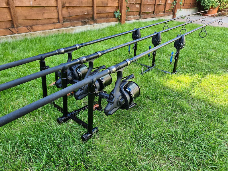 Quest Trilogy Rod Pod | Rutenhalter für 3 Ruten inkl. Rutenauflage Tasche | Aluminium | Rutenständer