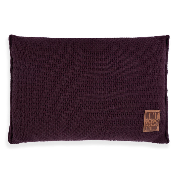KNIT FACTORY - Jesse Zierkissen - Rechteckige Sofa Kissen - Aubergine - Gestrickter Dekokissen - Cou