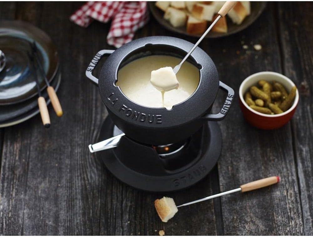 STAUB Fondue Set mit 4 Gabeln, Geeignet für Käse- Schoko- und Fleisch-Fondue, Gusseisen, 16 cm, Schw