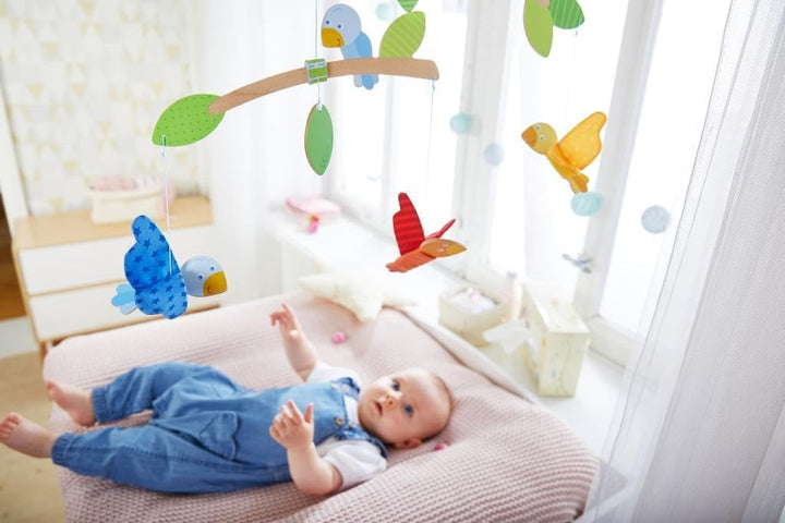 HABA 304314 - Mobile Vögelchen, Babyspielzeug für den Wickeltisch, stimuliert die Sinne von Babys, a