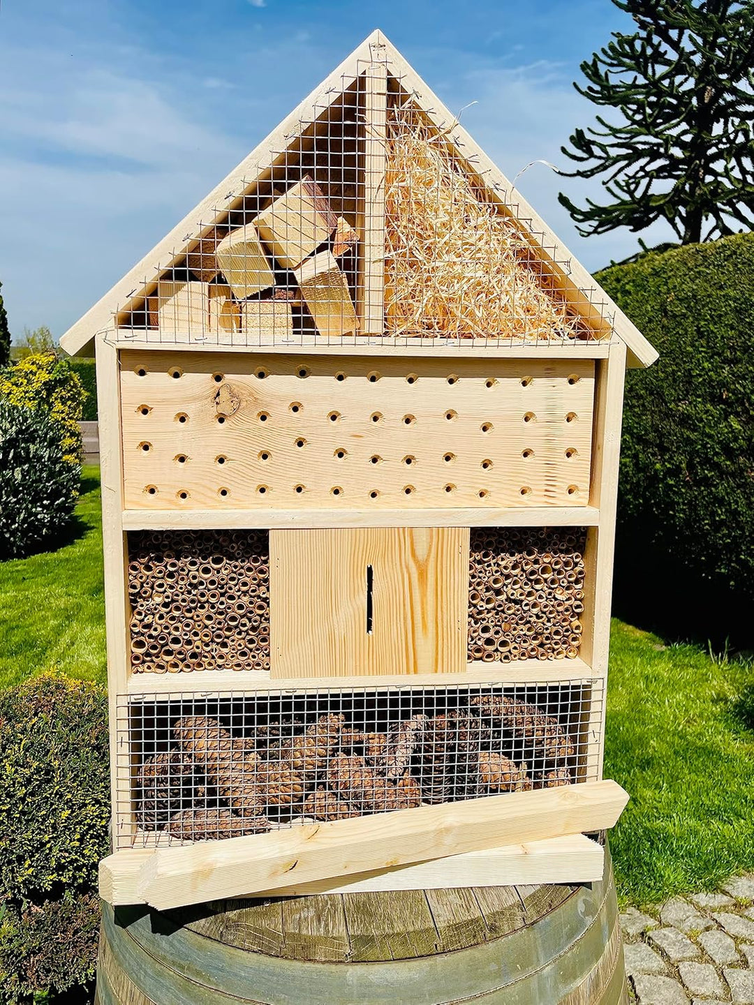 DARLUX massives handgefertigtes XL Insektenhotel aus Holz mit Standfuss 97 x 56 x 12 cm (HxBxT) Wild