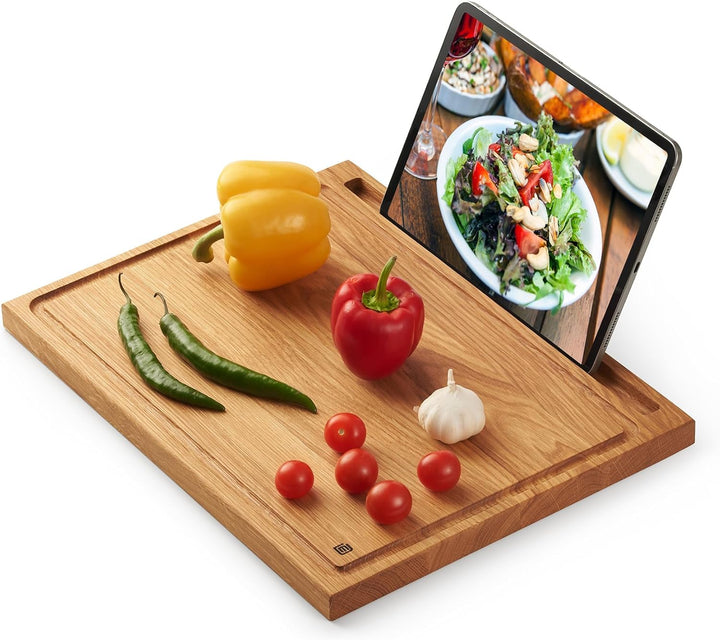 Edeldings Schneide- und Servierbrett aus hochwertiger Eiche 40 х 30 cm gross mit Saftrille und Table