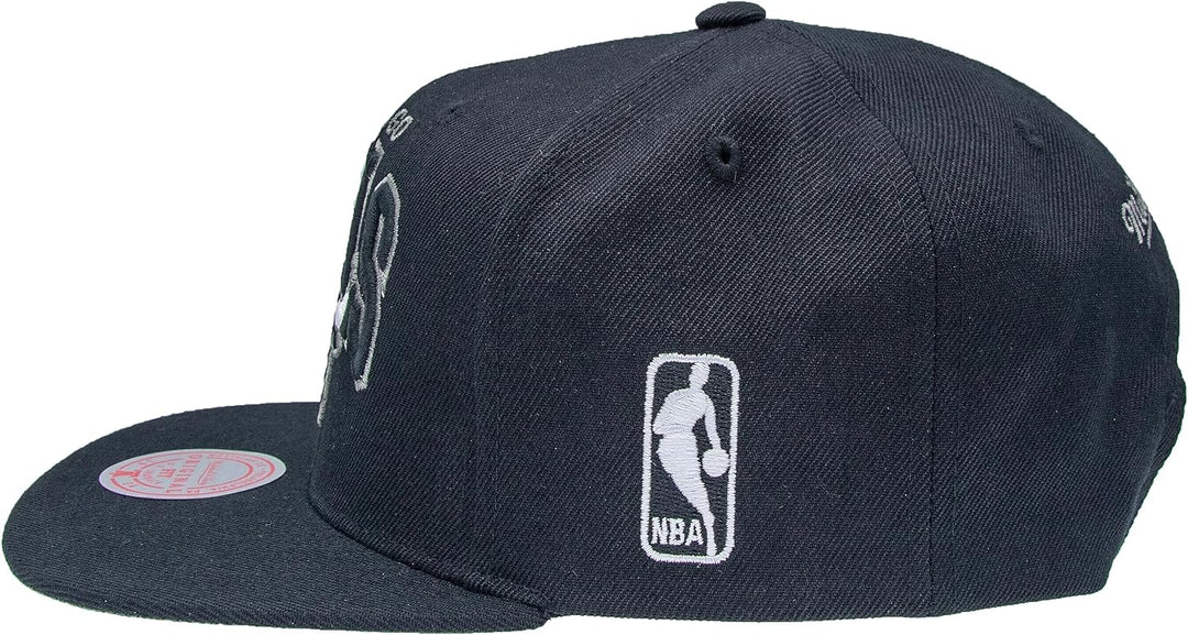 Mitchell & Ness NBA Team Arch Snapback Cap Chicago Bulls Black