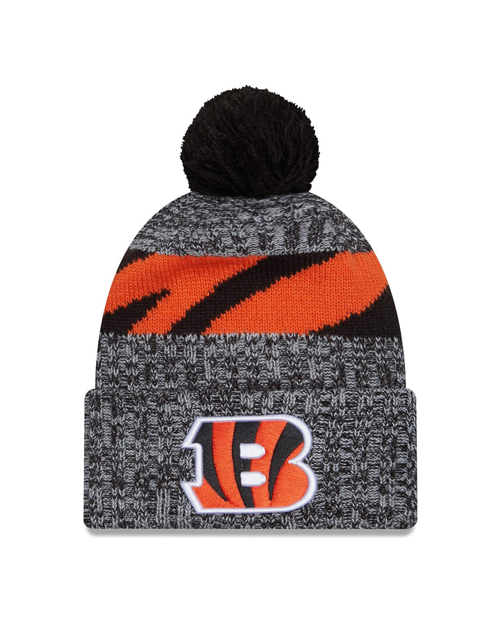 New Era NFL Sideline Sport Knit Mütze American Football 2023/2024 Wintermütze mit Bommel One Size al