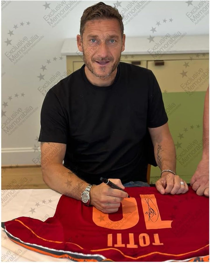 1998-99 Fussballtrikot, signiert von Francesco Totti. Gerahmt