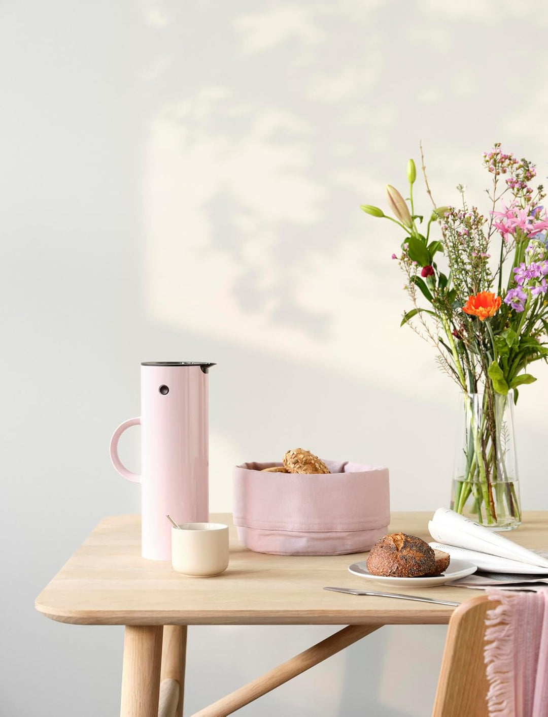 Stelton Isolierkanne EM77 - Doppelwandige Isolierkanne für heisse/kalte Getränke - Tee- & Kaffeekann