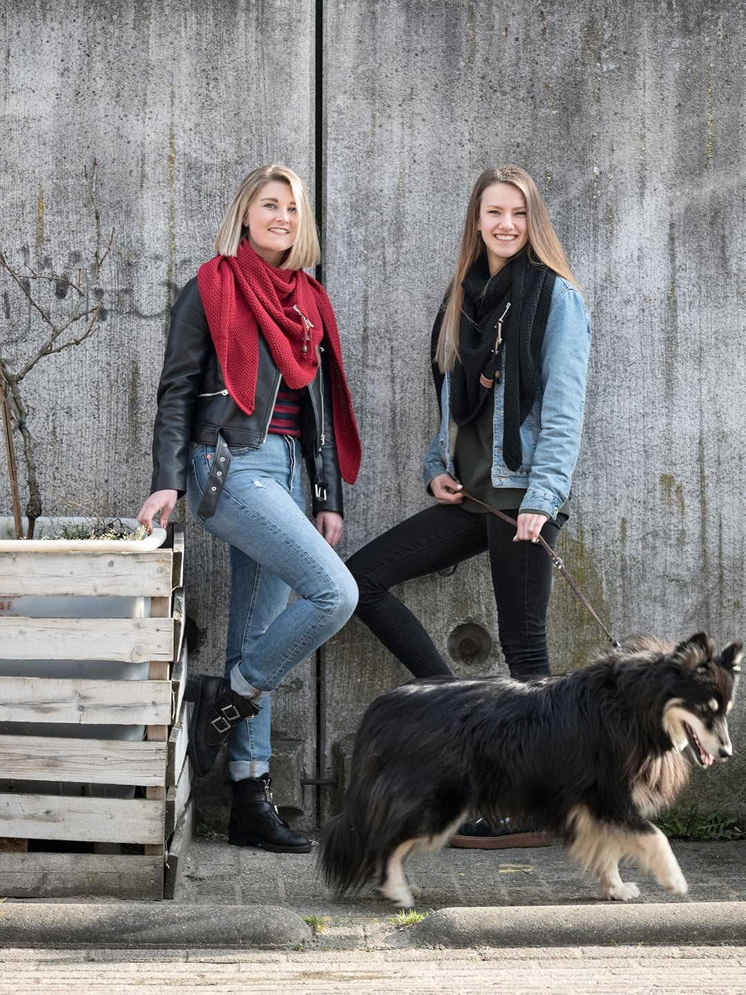 KNIT FACTORY - Dreiecksschal Coco - Damen Strickschal mit Wolle - Umschlagtuch für den Herbst und Wi