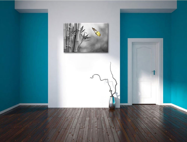 schöner Schmetterling vor Bambus schwarz/weiss Format: 100x70 auf Leinwand, XXL riesige Bilder ferti